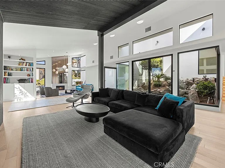 275 S Owens Dr — Photo 4