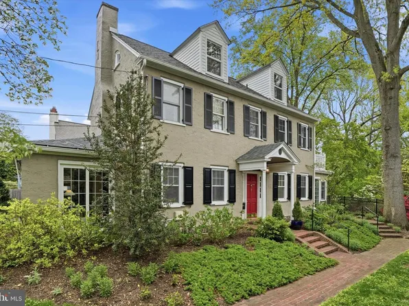 7 Farm Rd, Wayne, PA 19087