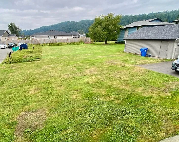 15721 Main St E — Photo 35