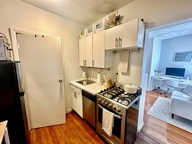 1 bed, 9999 sqft, $2,450 — Photo 3