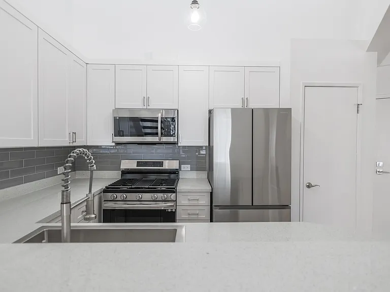 7918 Reseda Blvd — Photo 6