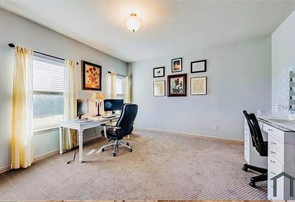 4th image of 3925 Weatherstone Dr