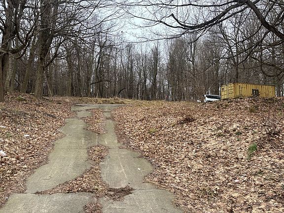 4th image of 891 Springmill Rd