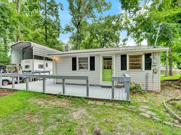 877 Lakeshore Dr, Cross Hill, SC 29332