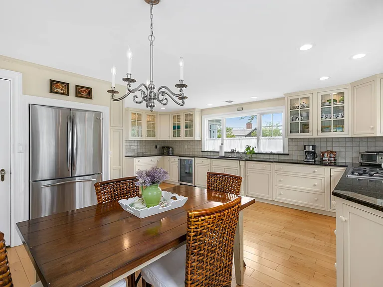 42 Peconic Ave — Photo 11