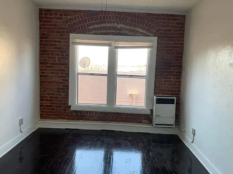 Grand View Apartments — Photo 11