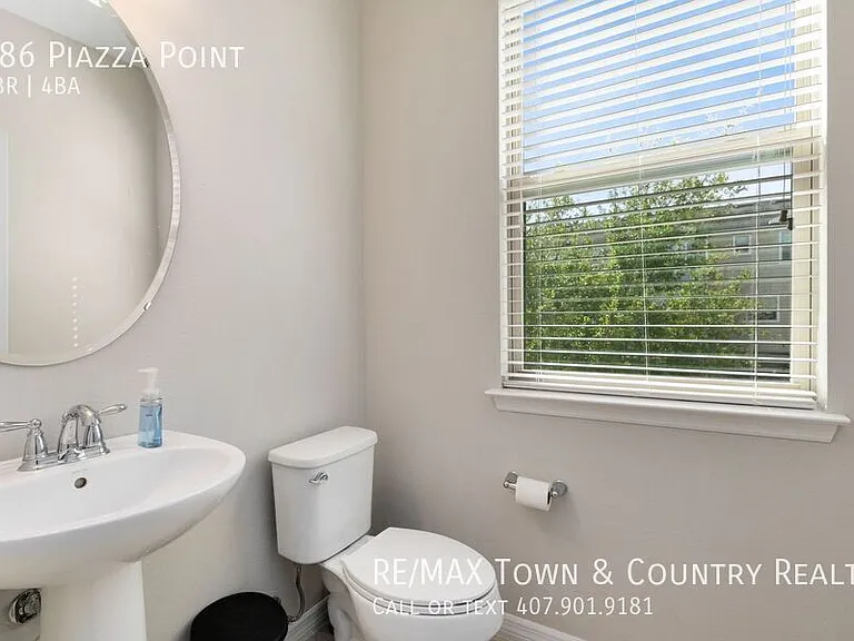 586 Piazza Point — Photo 23