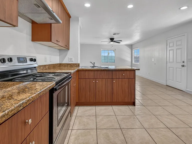 3021 Aloha Ave — Photo 8