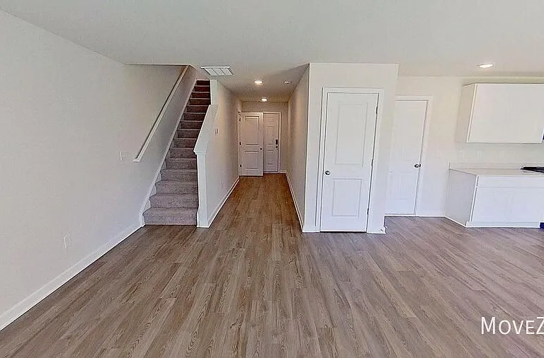 161 Davis Dr — Photo 18