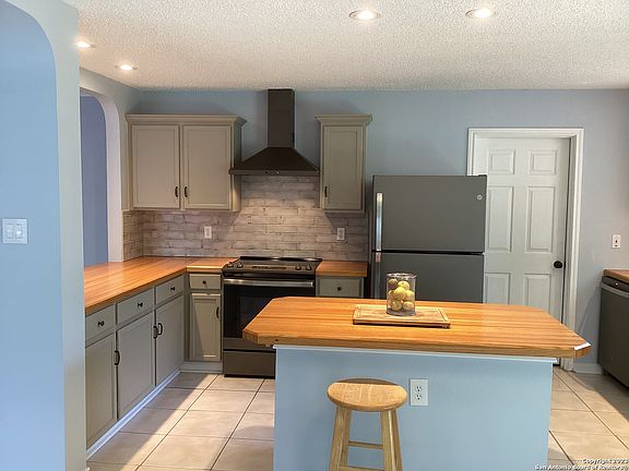 2nd image of 13114 Regency Bend