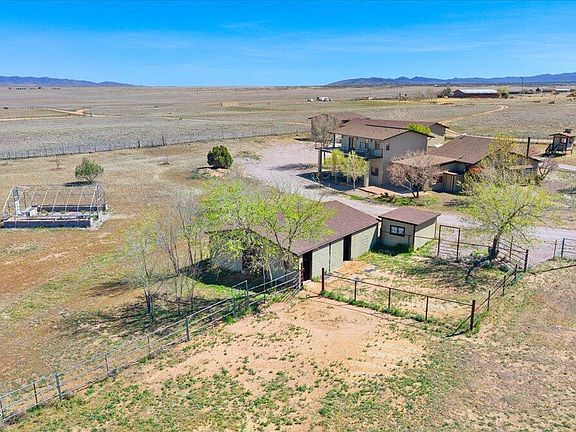 3rd image of 1445 S Table Mountain Rd