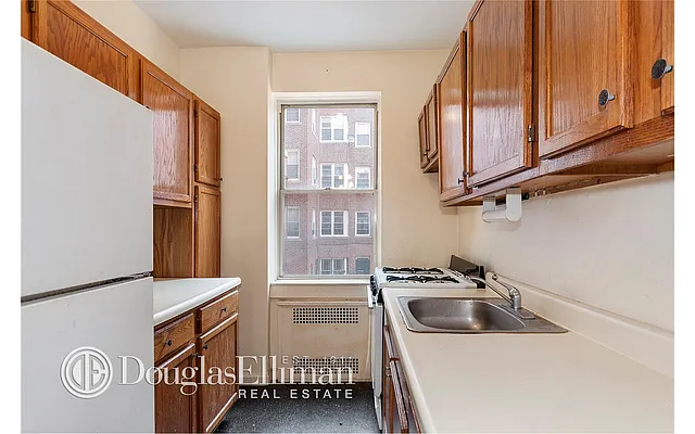 Sold by Douglas Elliman | media 15