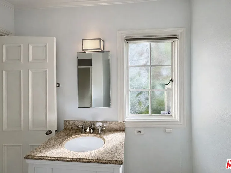 214 1/2 S Spalding Dr — Photo 14