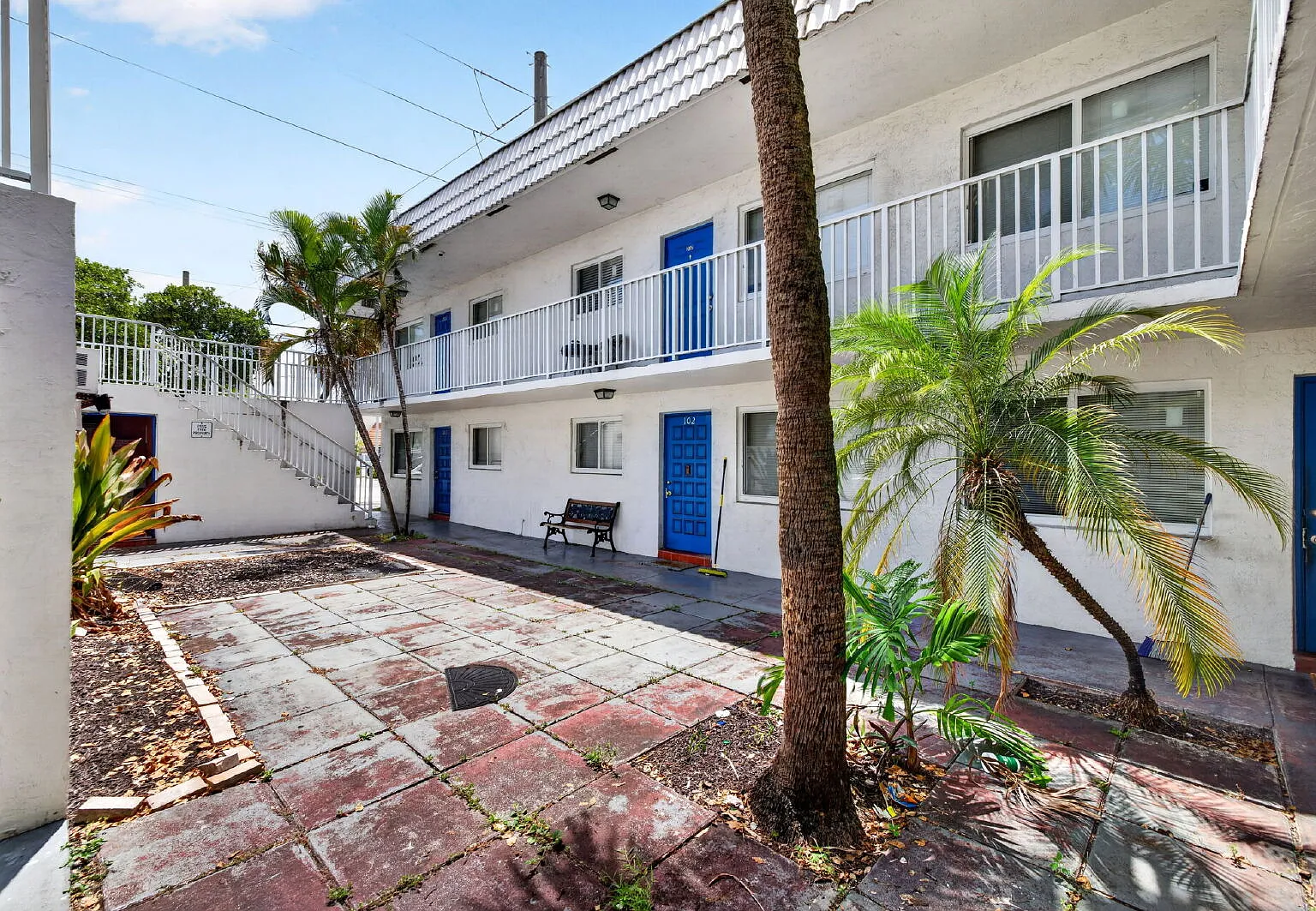 2 bed, 1.0 bath, 850 sqft, $1,900 — Photo 2