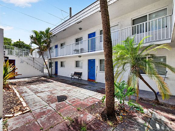 2nd image of 1007 W Prospect Rd APT 205