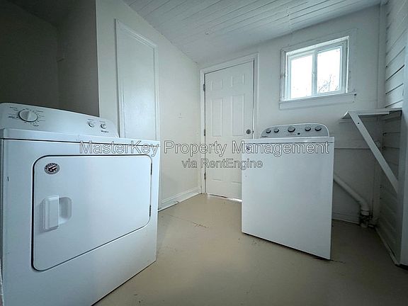 3rd image of 302 Raynor St Unit B