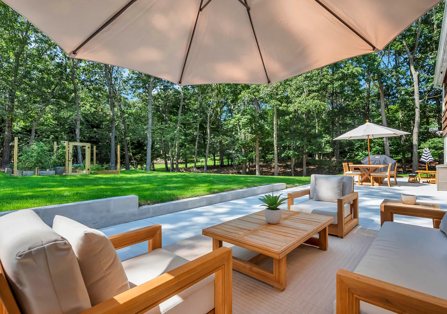 Recently Renovated Southampton Home, Modern Design — Photo 1
