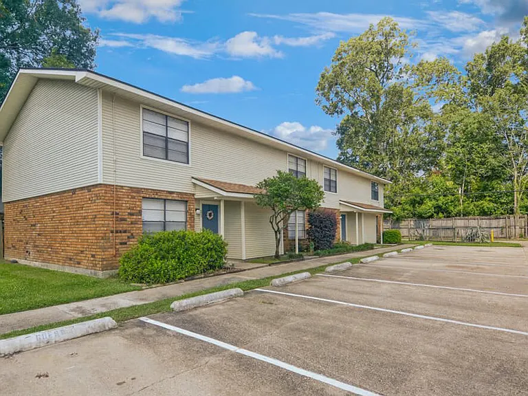 Welcome to Dove Creek Apartments