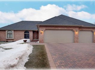 4710 Harbor Ln N, Plymouth, MN 55446