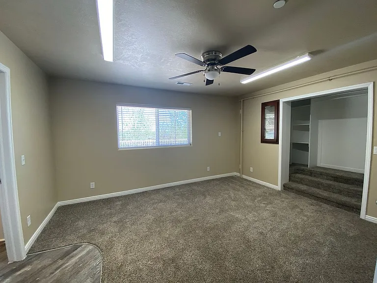 1045 N Canyon St — Photo 8