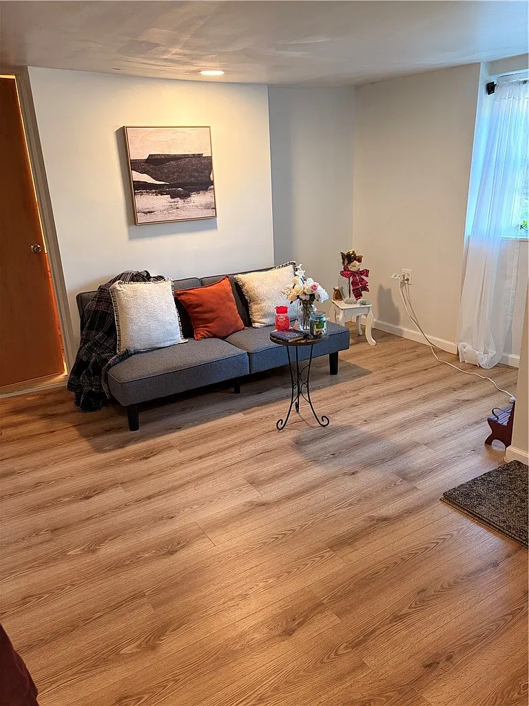 61 Pointview Rd — Photo 4