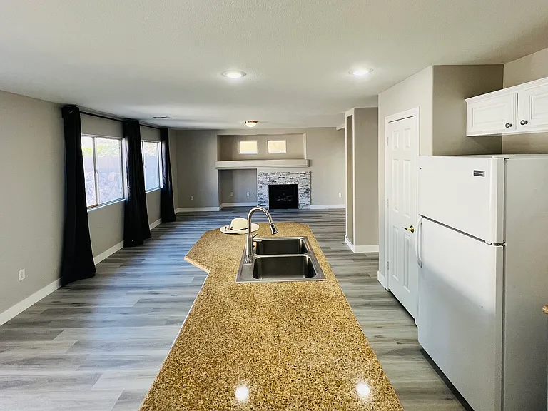9742 W Tompkins Ave — Photo 13