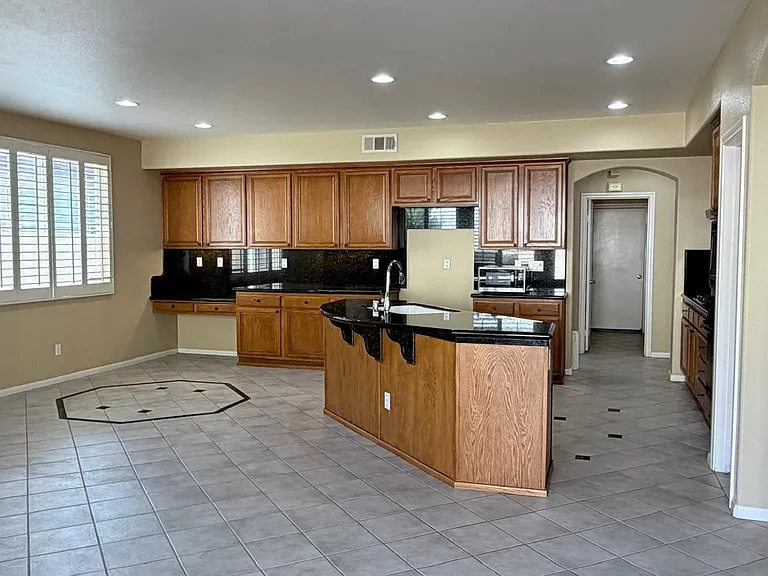 511 Paseo Burga — Photo 6