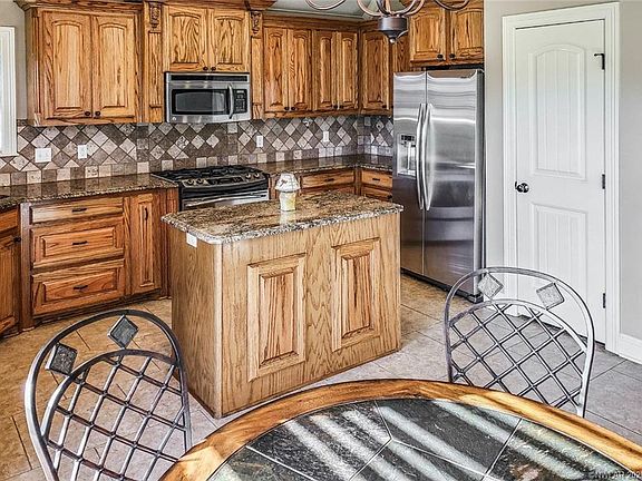 3rd image of 210 Pearwood Cir