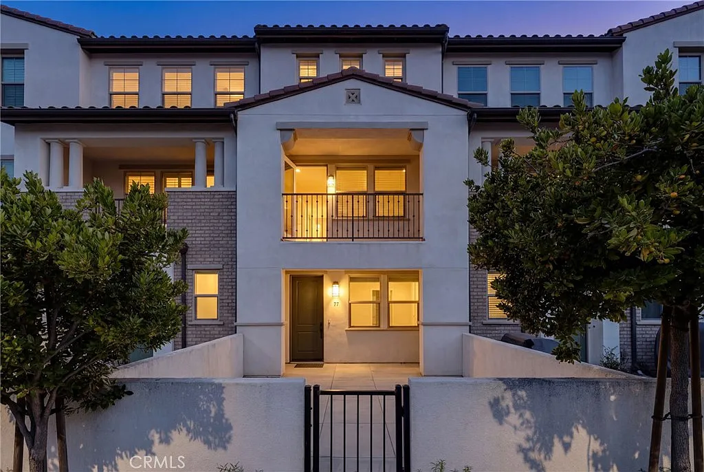 3 bed, 3.5 bath, 1821 sqft, $4,500 — Photo 1