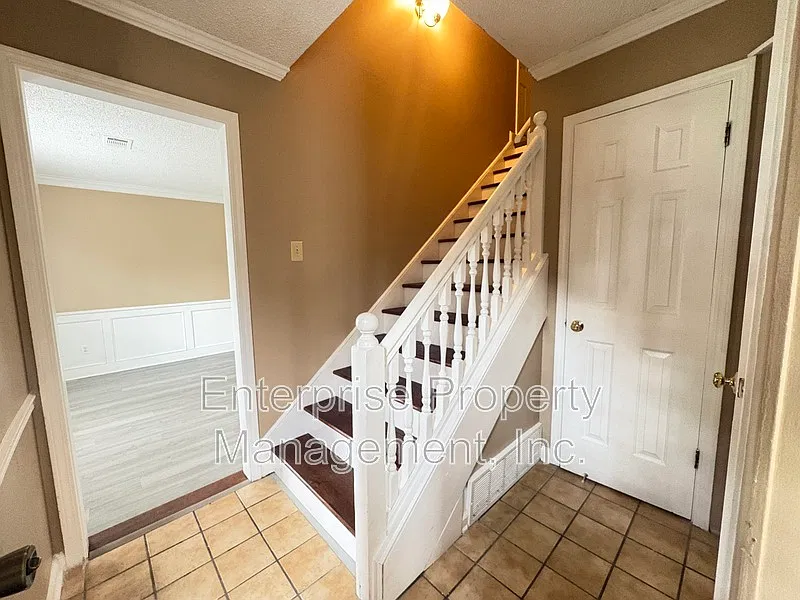 4 bed, 2.5 bath, 2008 sqft, $1,895 — Photo 4