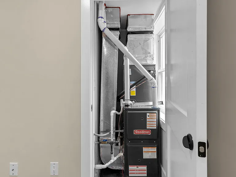 3150 Buena Vista Ter SE — Photo 12