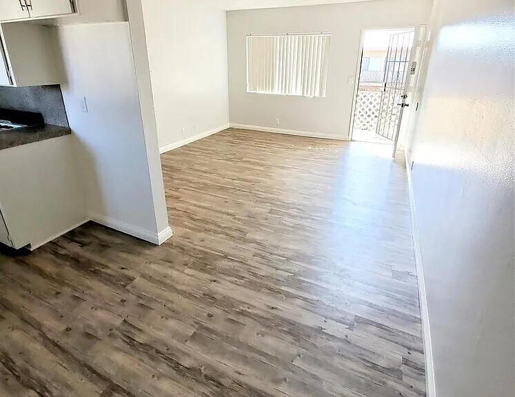 13229 Doty Ave #10 — Photo 6