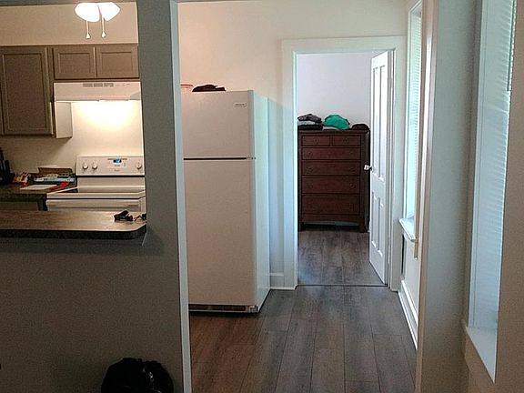 5th image of 208 1/2 E Main St #2085 E