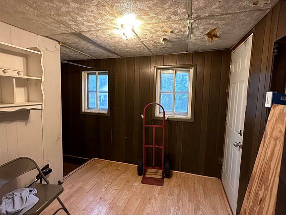 2nd image of 422 W Luverne St
