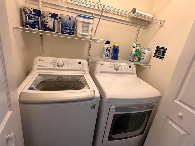1110 Westchester Rdg NE — Photo 12