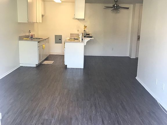 5th image of 2900 Sunset Pl APT 110