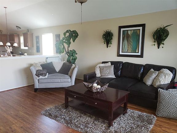 3rd image of 1810 Brooks Dr