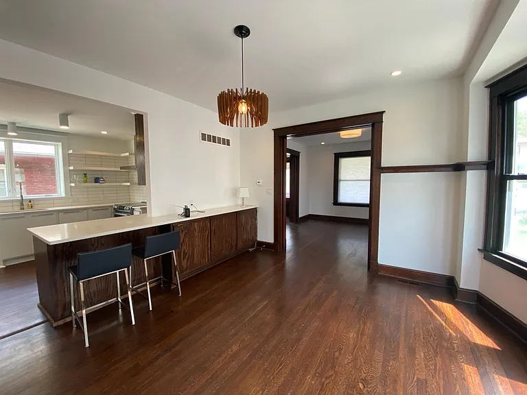 2704 Charlotte St — Photo 5