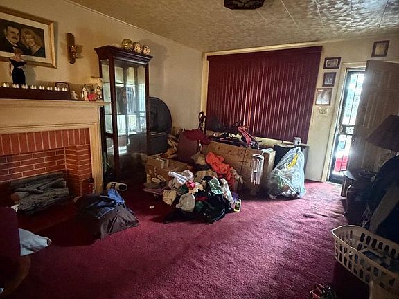 3rd image of 3924 Claremont St