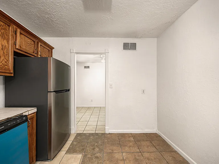 831 NW 33rd St — Photo 13