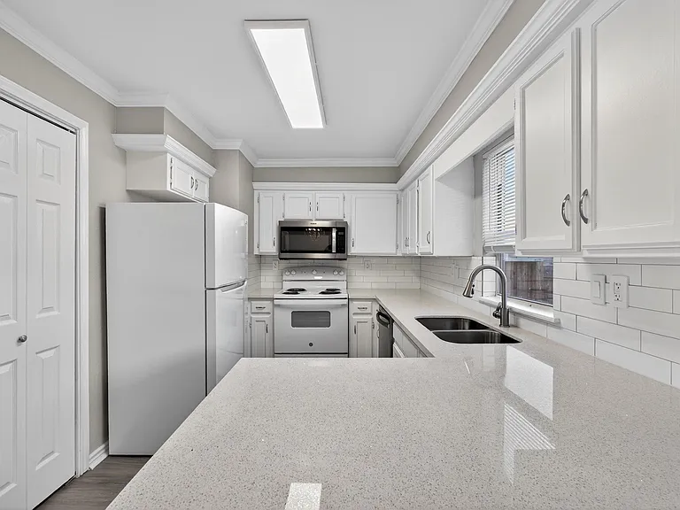 1221 Cedar Post Ln #3B — Photo 9