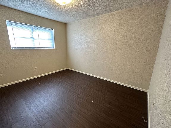 5th image of 975 Woodrow St APT 21