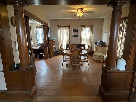 5th image of 504 Logan St