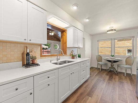 5th image of 230 W Washington Blvd