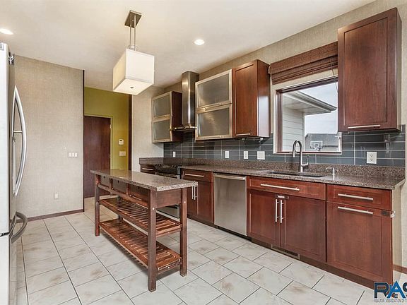 5th image of 1309 W Mosby Cir