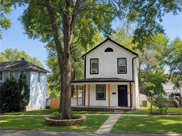407 Olive St, Leavenworth, KS 66048