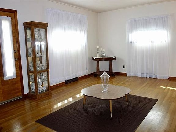 3rd image of 1115 W Wylie Ave