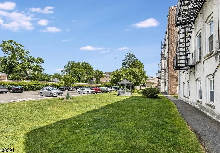 55 Park Ave #26 — Photo 26