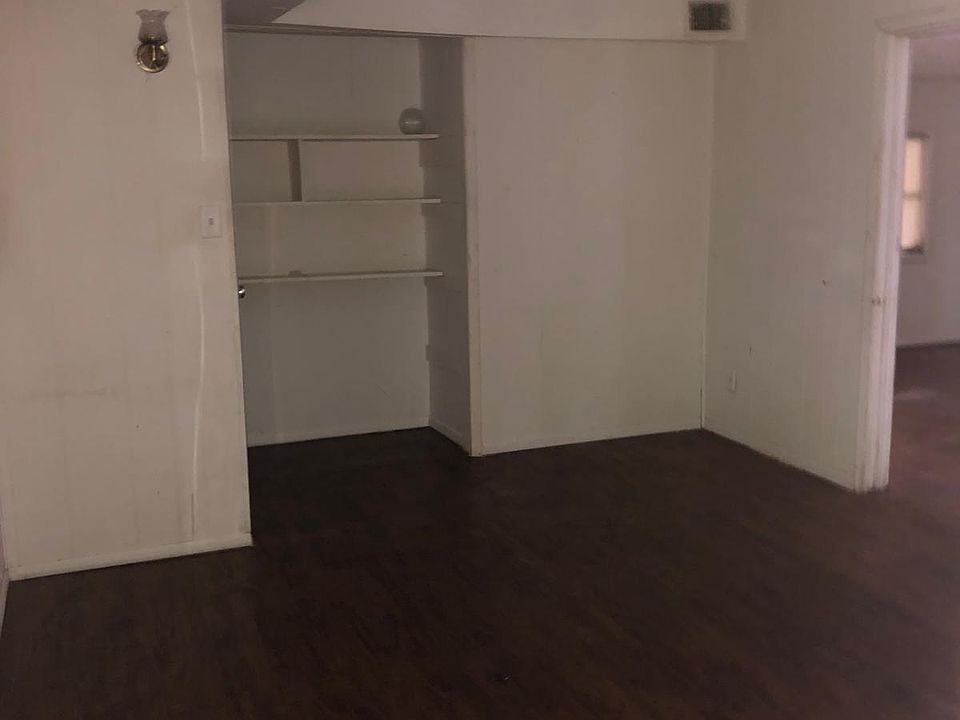 1st image of 606 Twin Lakes Cir