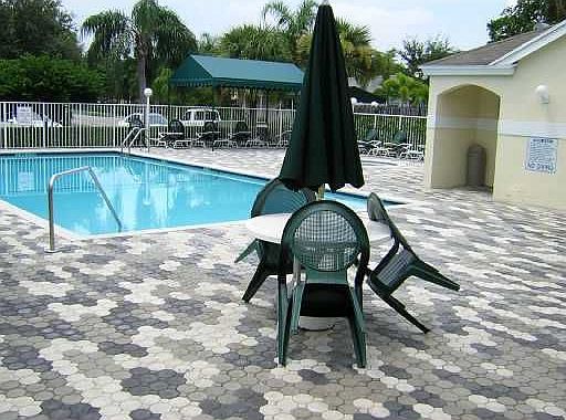 4th image of 208 SW 159th Way
